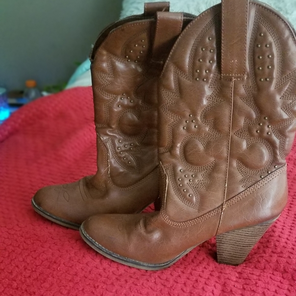 Boots - Picture 2 of 2